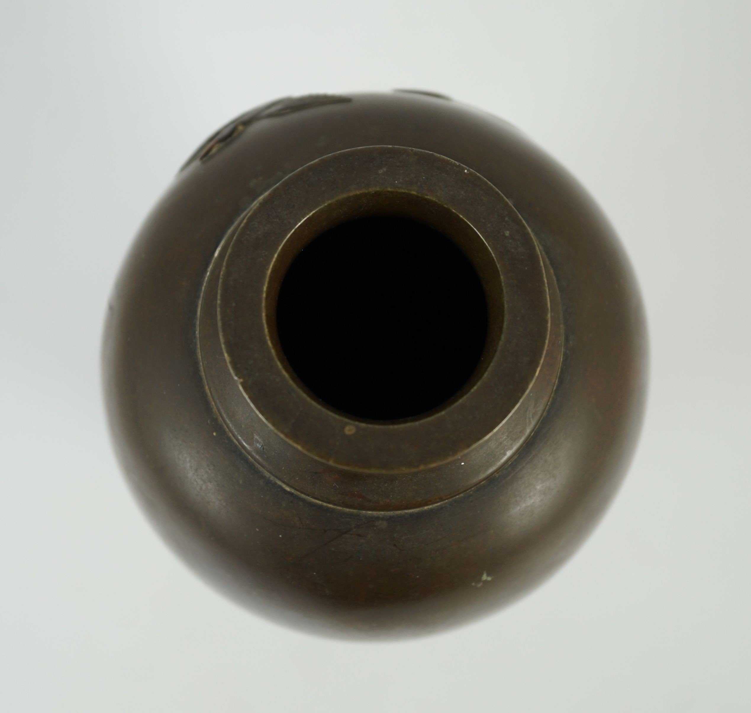 A Japanese bronze and mixed metal vase, by Miyabe Atsuyoshi, Meiji period, 25.7cm high